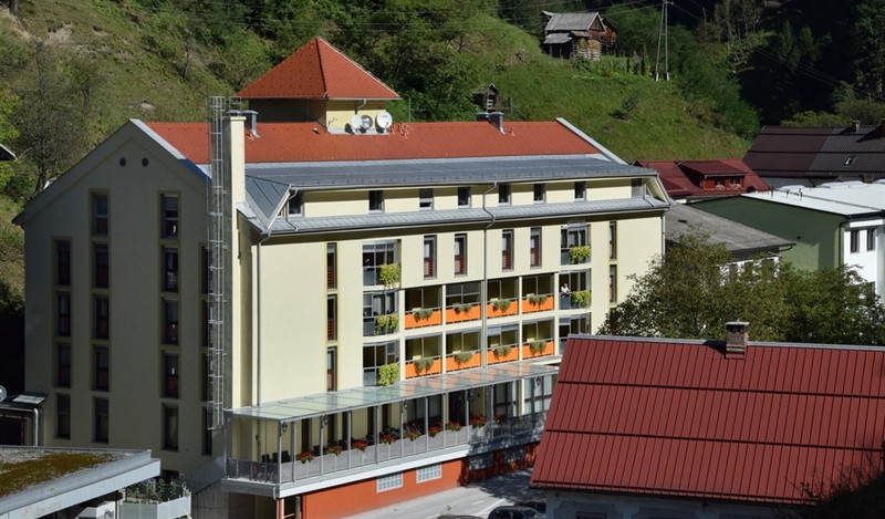 Dom podbrdo